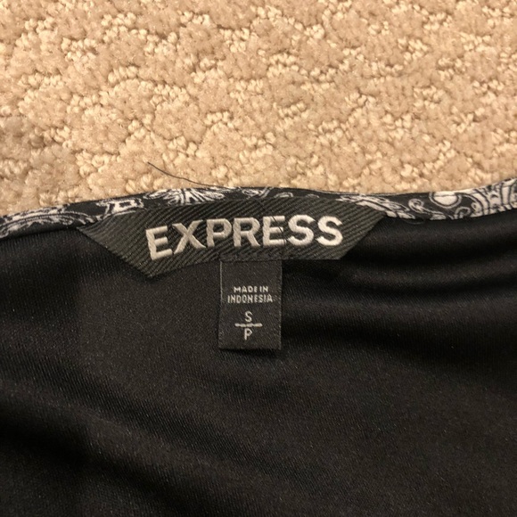 4 Express Rompers & 1 Dress (bundle) - Picture 4 of 7
